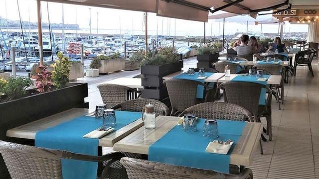 El restaurant està situat al port de l’Escala.