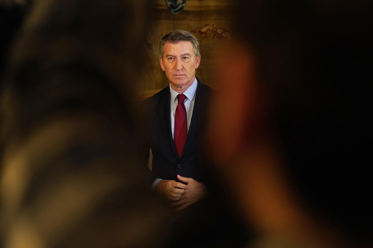 Albertó Núñez Feijóo durante un desayuno con miembros de la Confederación de Empresarios de Galicia este viernes.