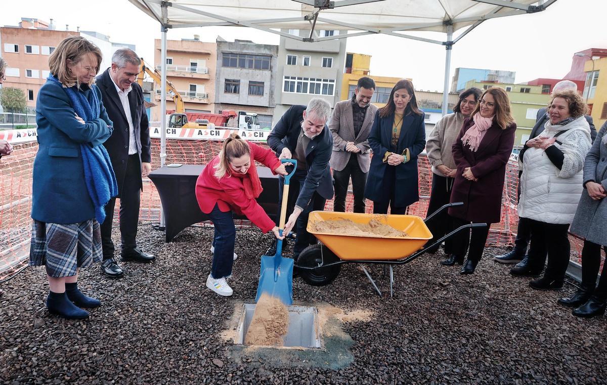 Colocación de la primera piedra del nuevo complejo residencial de Apanate