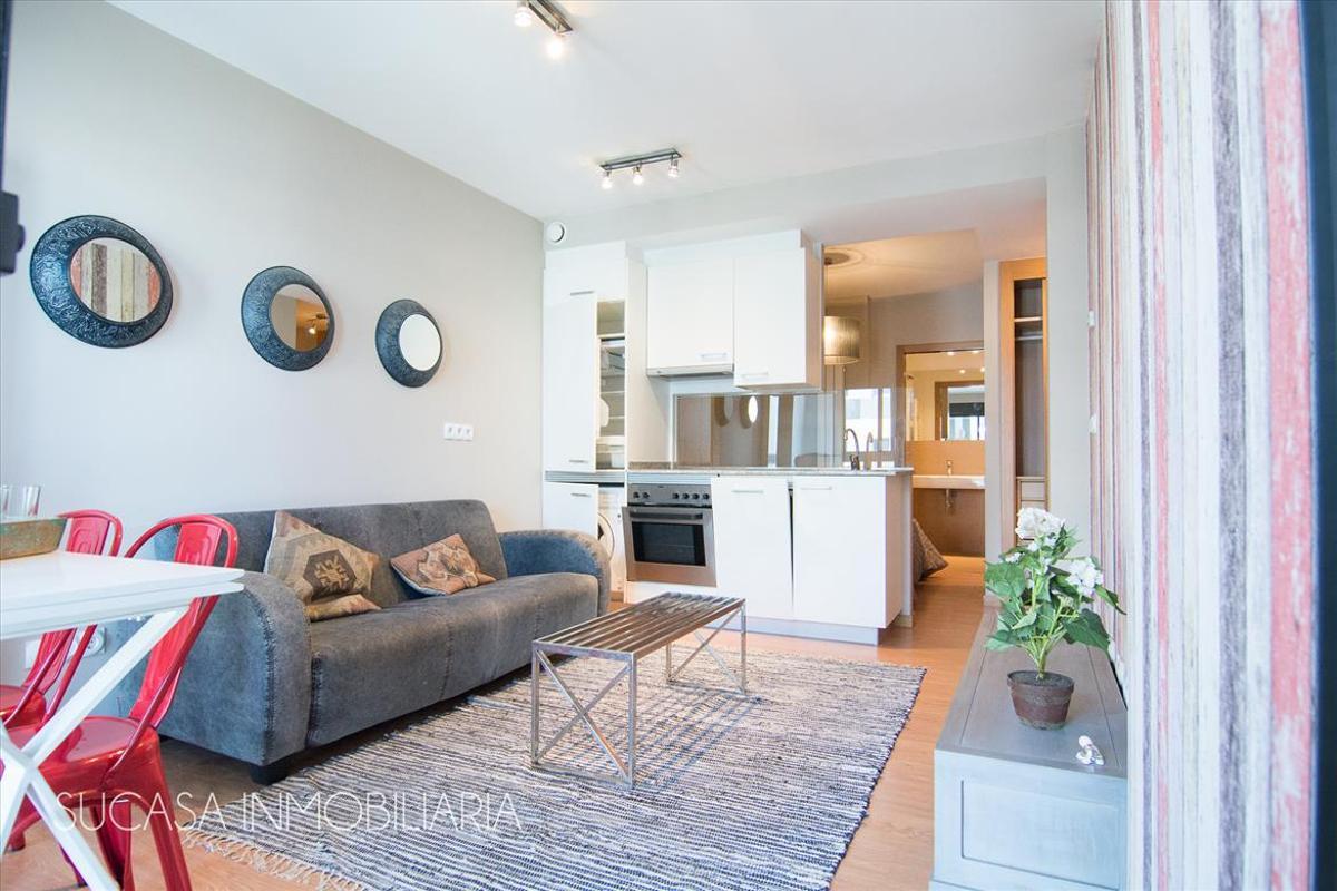 Salón de piso con piscina en Elviña, A Coruña