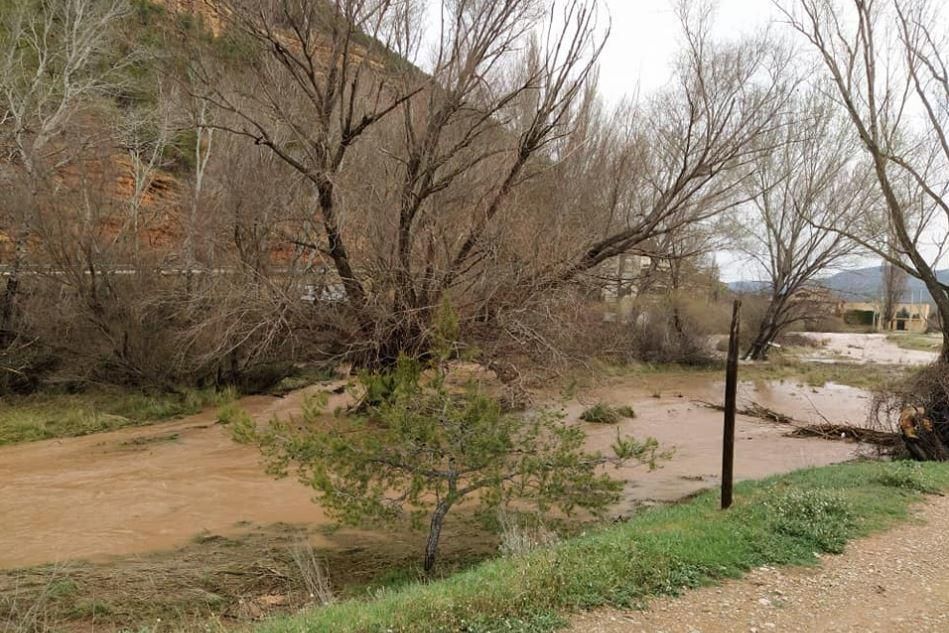 El río Túria se desborda a su paso por Ademuz