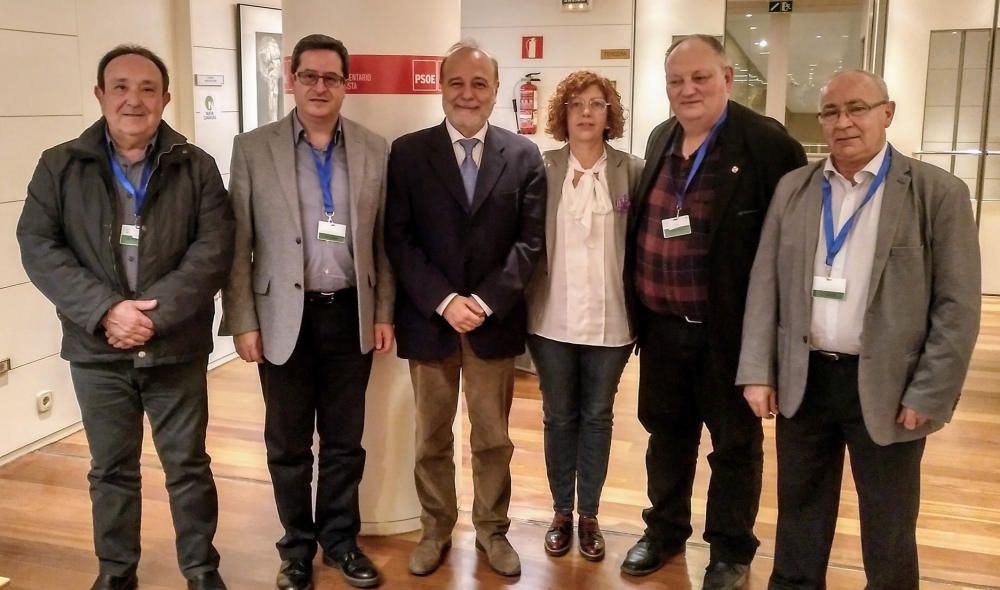 Reunión de la Confederación con representantes políticos en el Congreso.