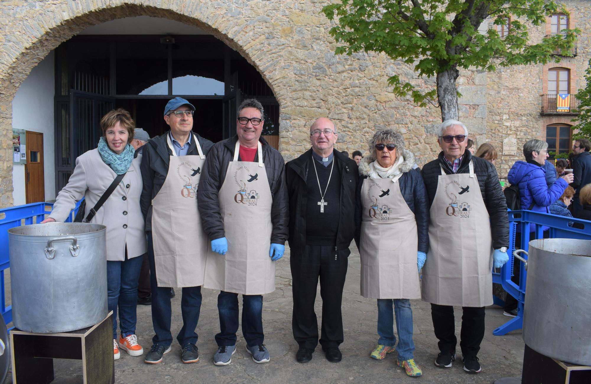 Berga manté viva la tradició de pujar a Queralt, amb la xocolatada com a reclam
