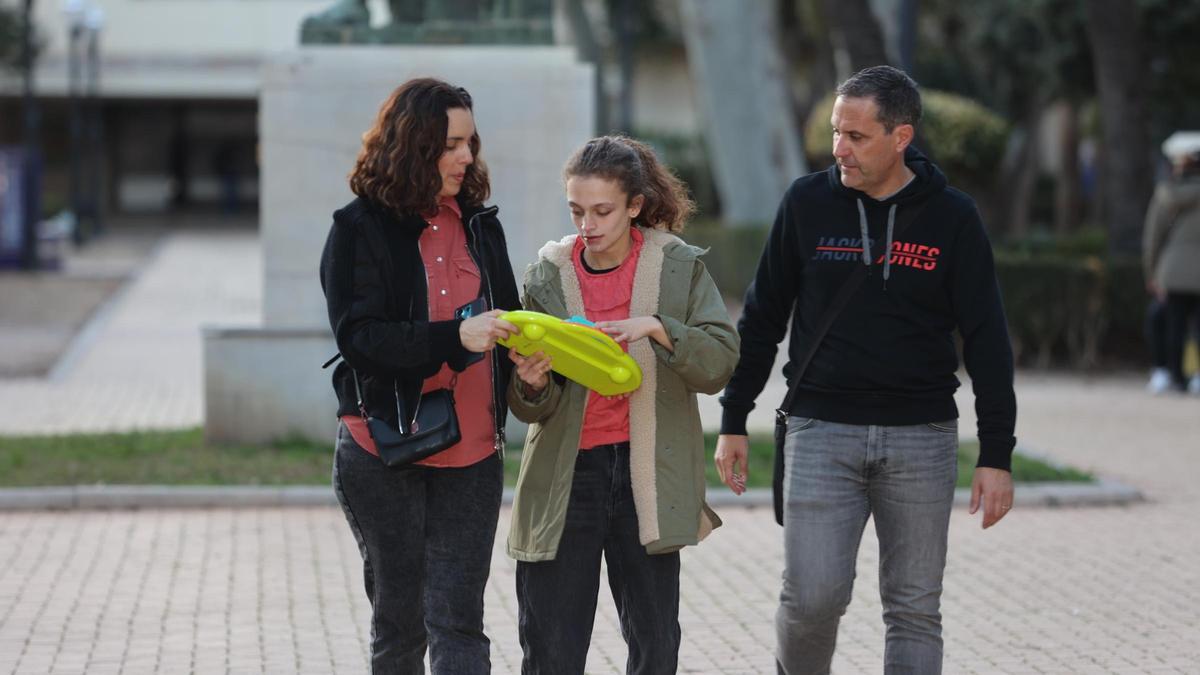 Celia, con la enfermedad mef2c, es una de las 10.600 personas con enfermedad minoritaria