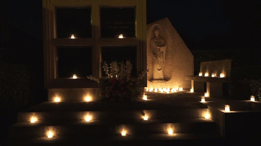 Figueres recupera les visites nocturnes al cementiri a la llum de les espelmes