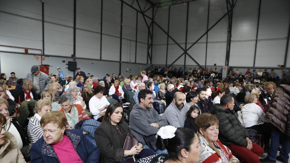 La gala contra el cáncer de Laviana recaudó 4.900 euros para apoyar la investigación