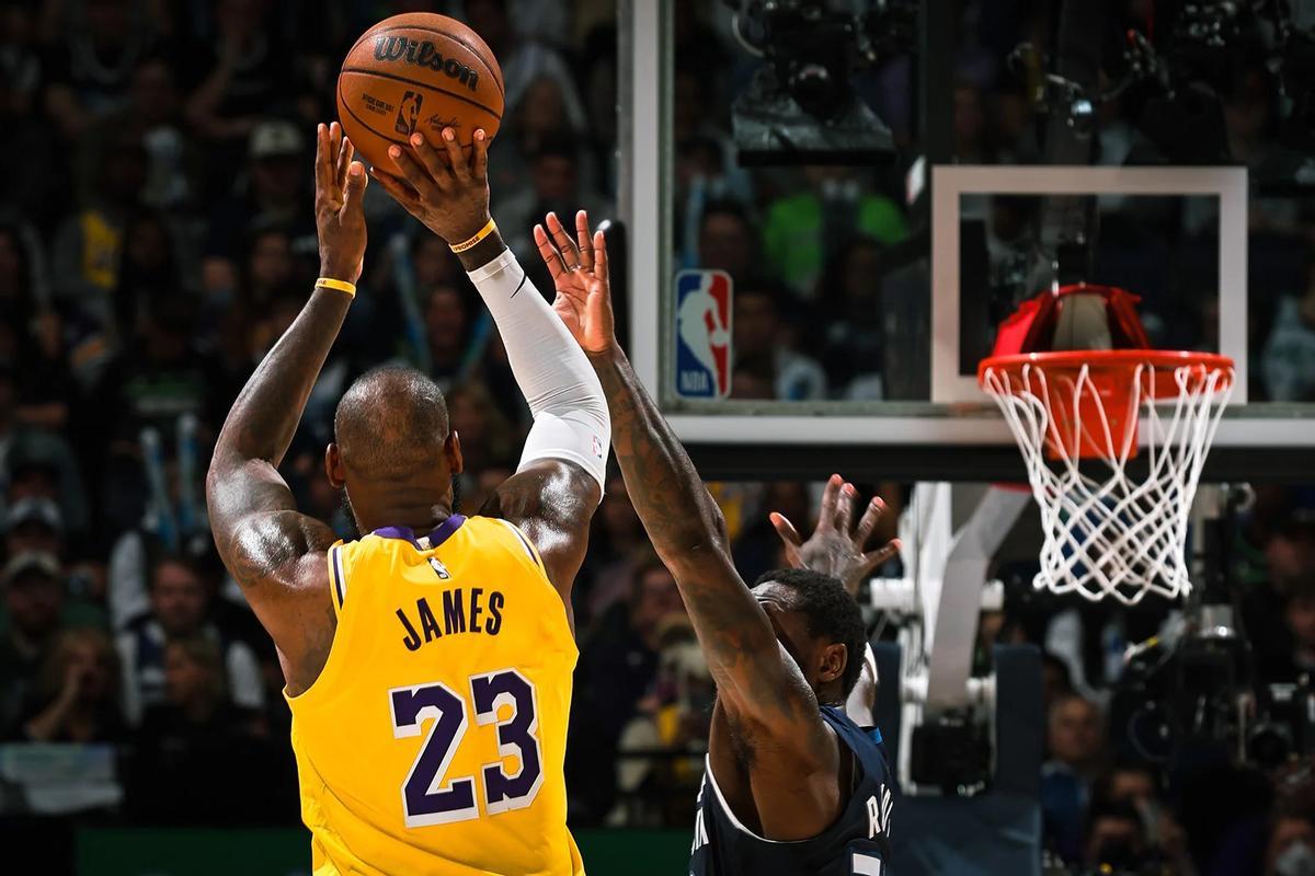 LeBron James alcanza su 23ª temporada en la NBA y los coleccionables harán su agosto