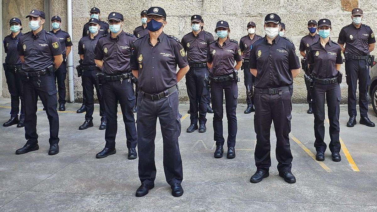 Bievenida a los 16 policías en prácticas de la comisaría