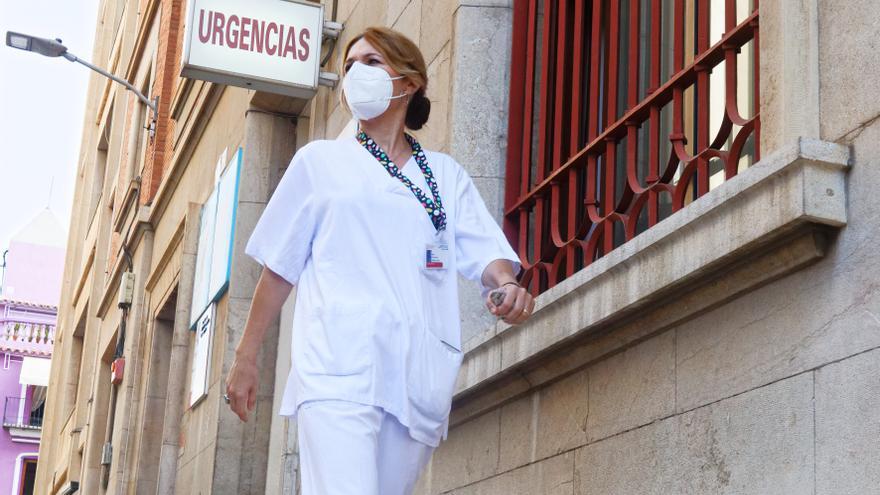 Adiós a la mascarilla: Médicos y farmacéuticos avalan su retirada en centros sanitarios