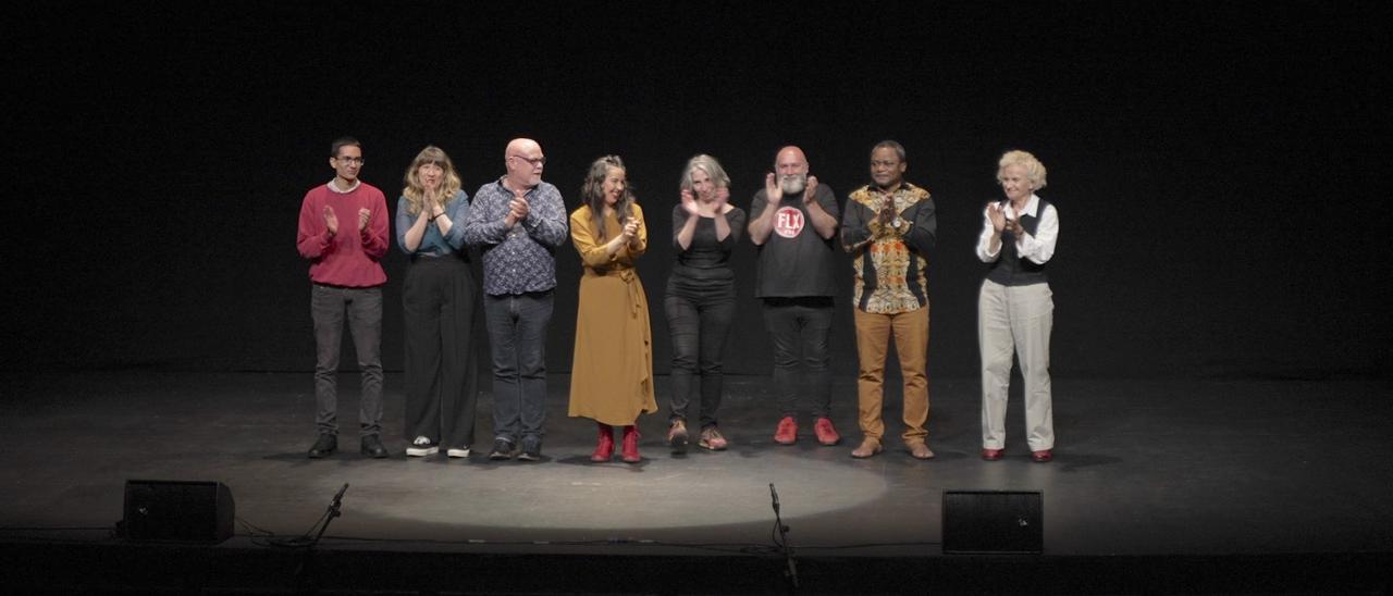 Todos los narradores que participan en la 34º edición del Festival Internacional de Narración Oral de Agüimes, el miércoles, en una intervención conjunta.