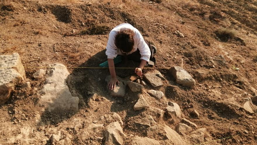 Aparece una nueva muralla en Cabeza Ladrero