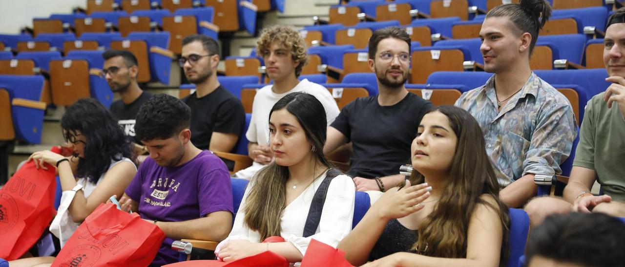 Alumnos extranjeros durante el inicio del presente curso académico en la Politécnica de Gijón.