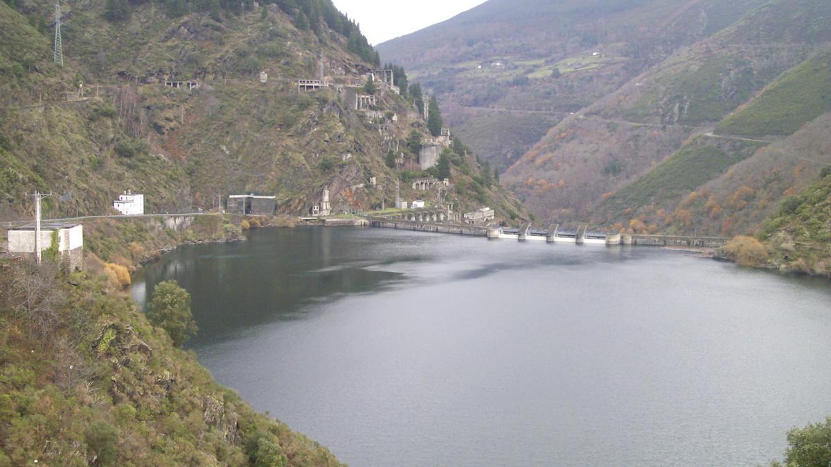 Embalse de Salime, en el concejo de Grandas.