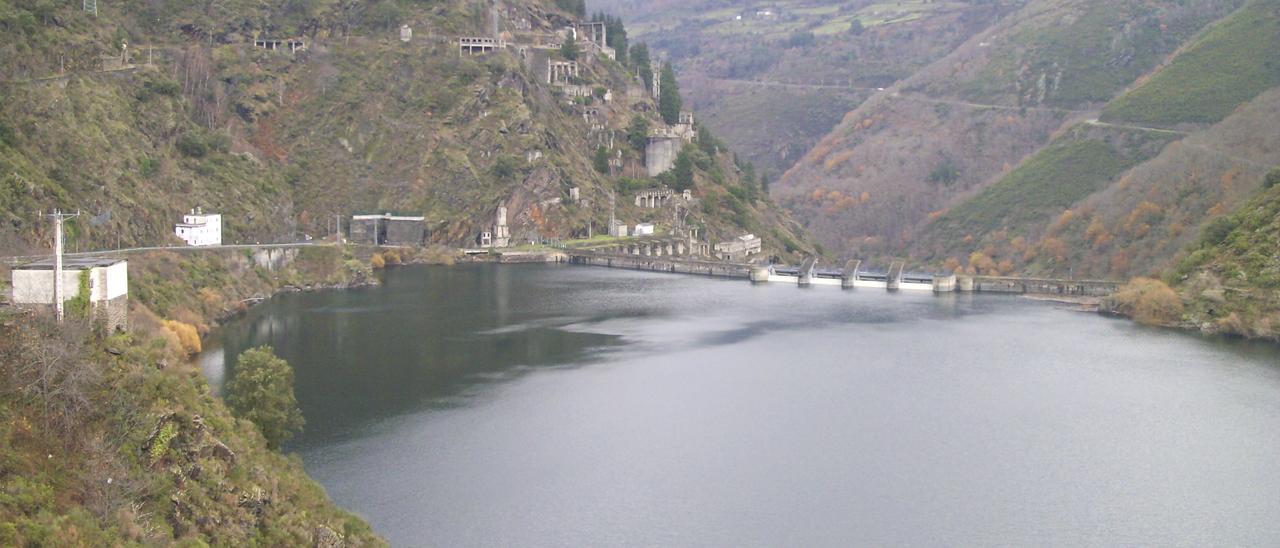 Embalse de Salime, en el concejo de Grandas.