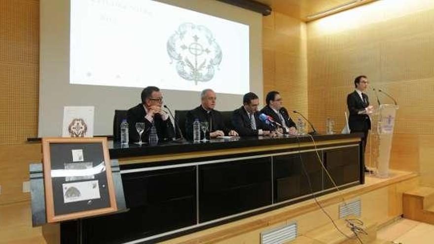 El obispo de Ourense presidió el acto de presentación  // J. Regal