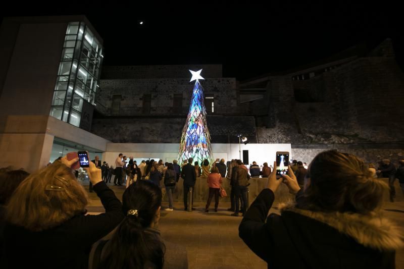 13.12.18. Las Palmas de Gran Canaria.  Encendido del árbol de navidad en el Castillo de Mata. Foto Quique Curbelo  | 13/12/2018 | Fotógrafo: Quique Curbelo