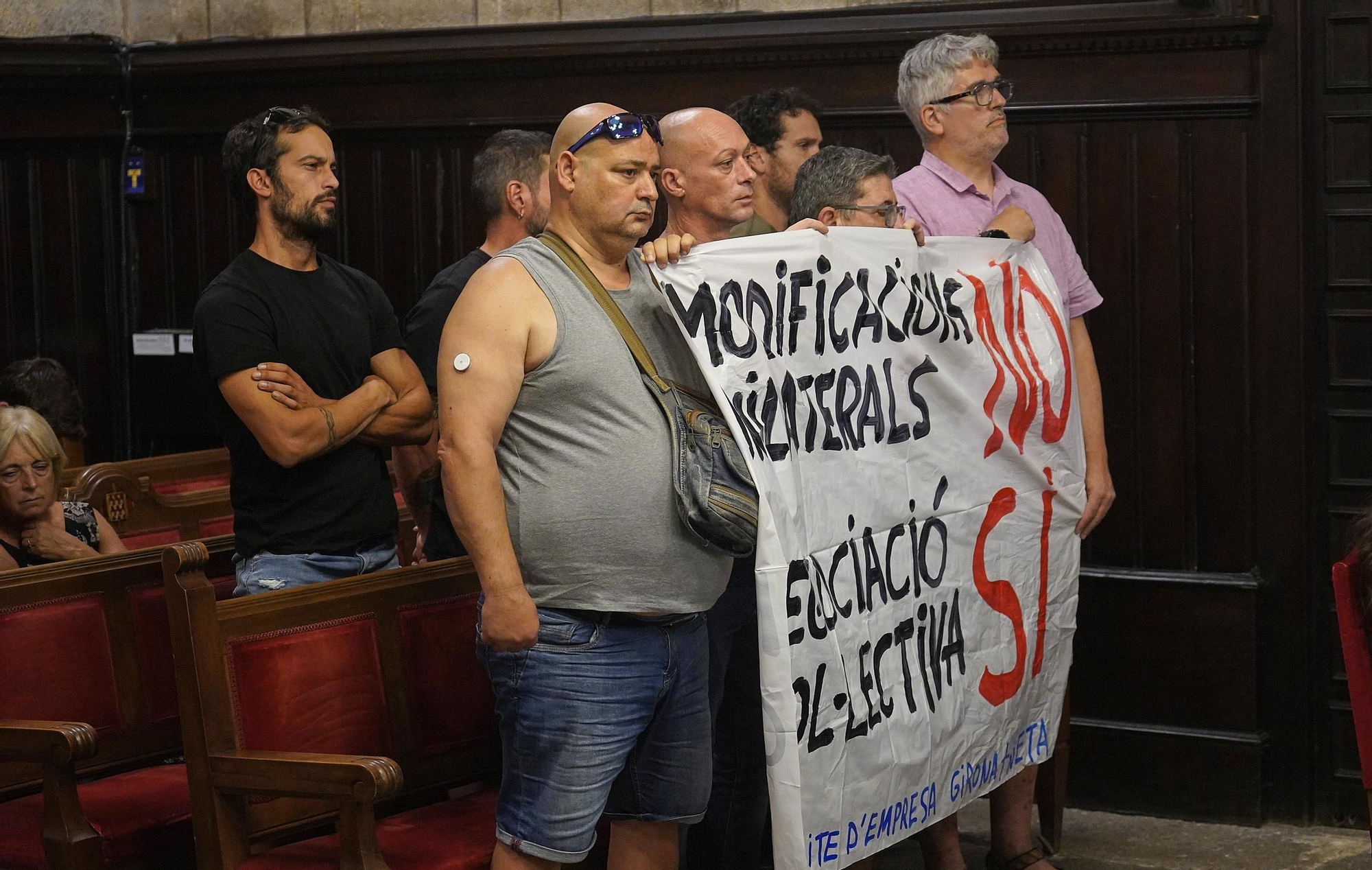 Les fotos del ple de Girona on s'ha aprovat la modificació del contracte de neteja