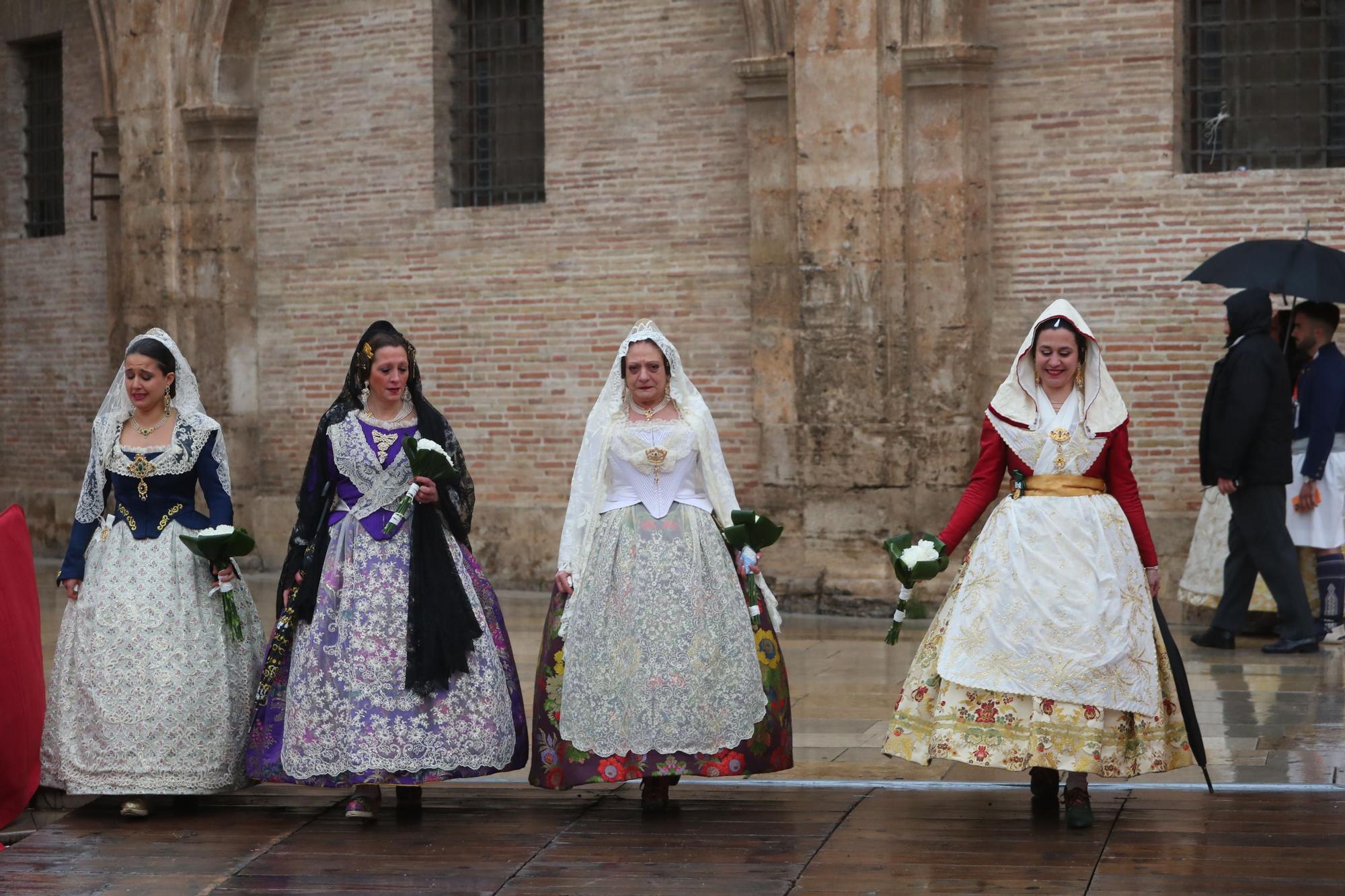 Búscate en el primer día de ofrenda por la calle de la Paz (entre las 15:30 a las 17:00 horas)