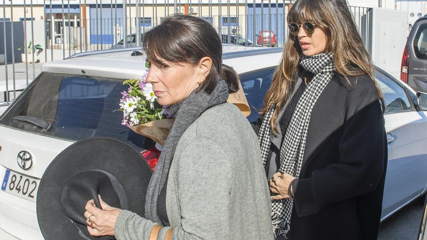 Sara Carbonero ha acudido al tanatorio a despedirse de Elena Huelva.