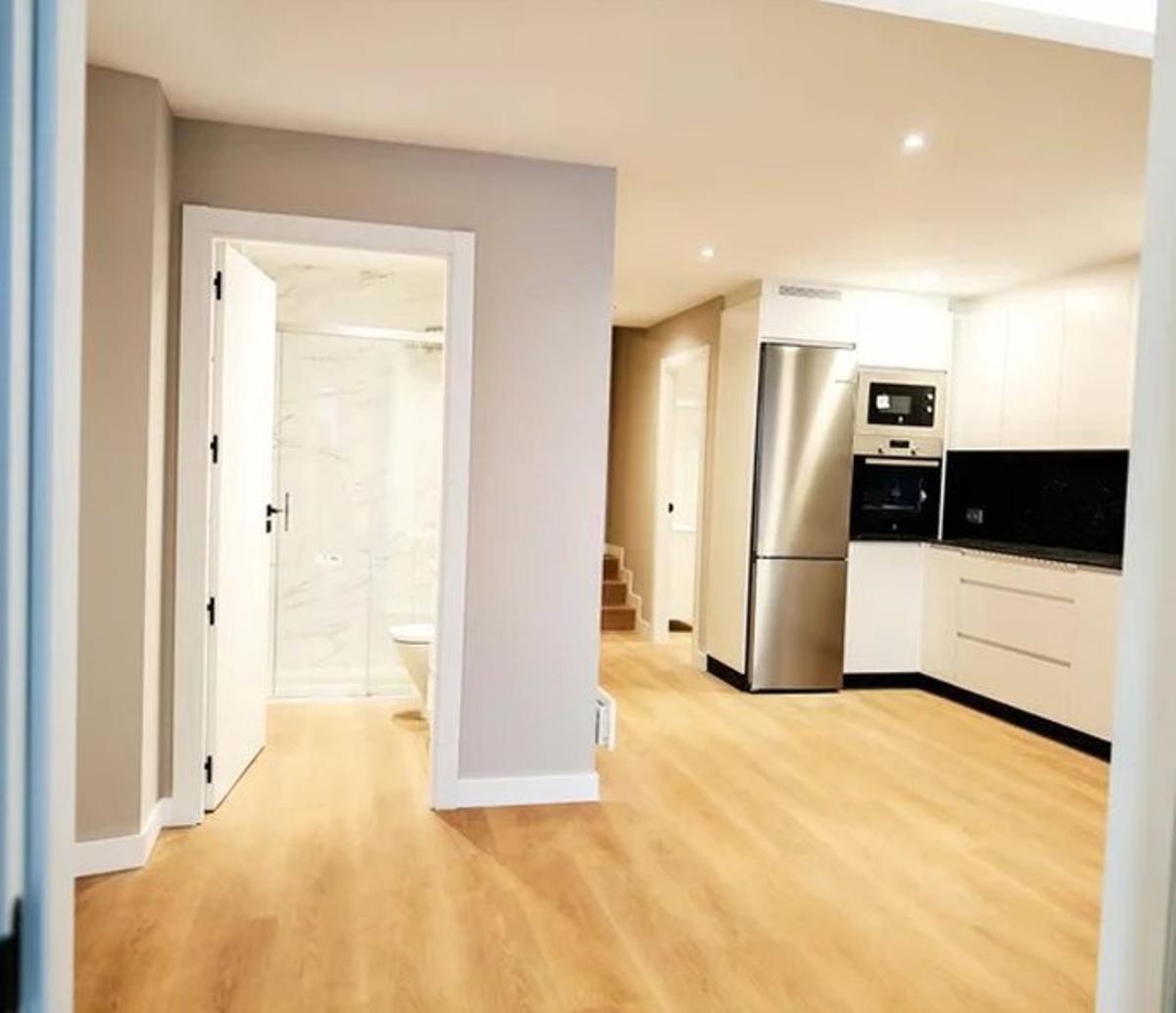 Los pisos vienen con cocina y baños amueblados. | DOSEMAS