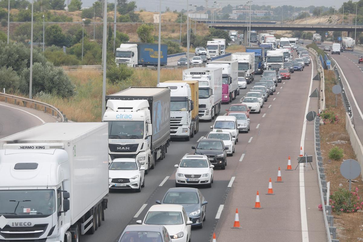 Tráfico en el baipás.