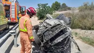 Excarcelan a un conductor atrapado tras un accidente en la A7 en Xàtiva