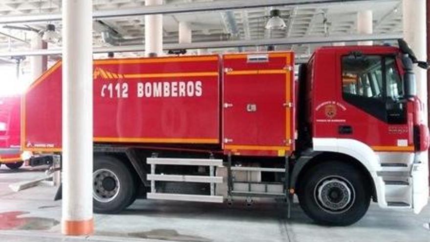 Un incendio calcina media hectárea de un pinar en una urbanización de Xàbia