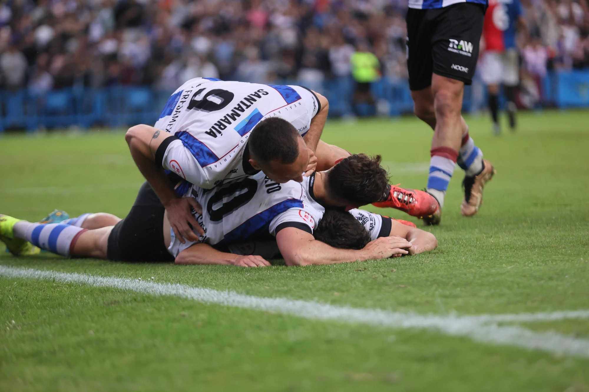 EN IMÁGENES: La final por el ascenso entre Avilés y Rayo Majadahonda vivida en el Suárez Puerta