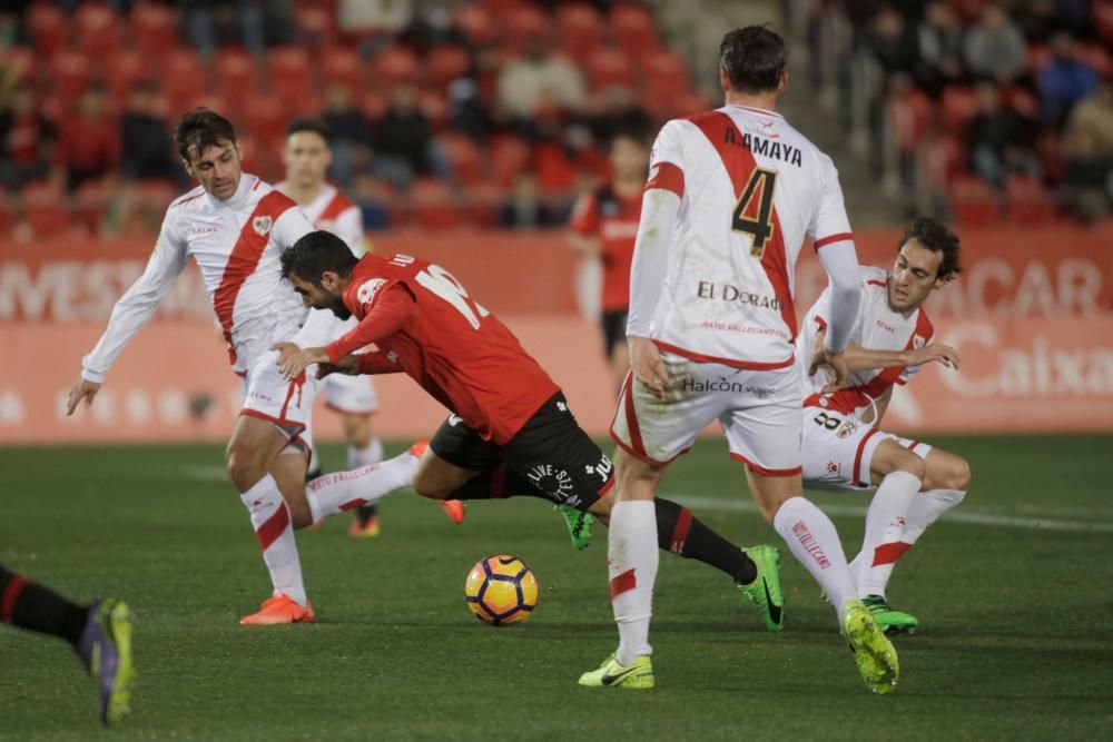 Mit dem sechsten Saisonsieg hat sich Real Mallorca erstmal wieder aus dem Tabellenkeller rausgeschossen. Der Zweitligist gewann am Sonntagabend (12.2.) im Stadion von Son Moix gegen Rayo Vallecano mit 2:1.