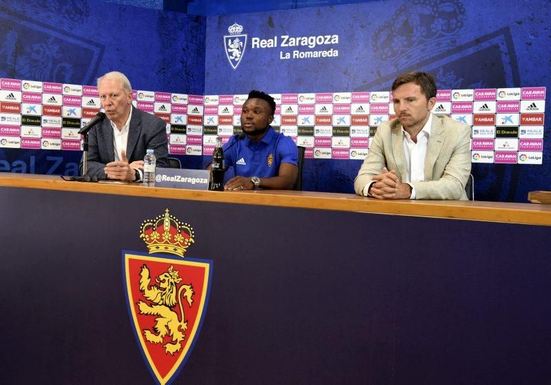 Fotos de la presentación de James Igkebeme