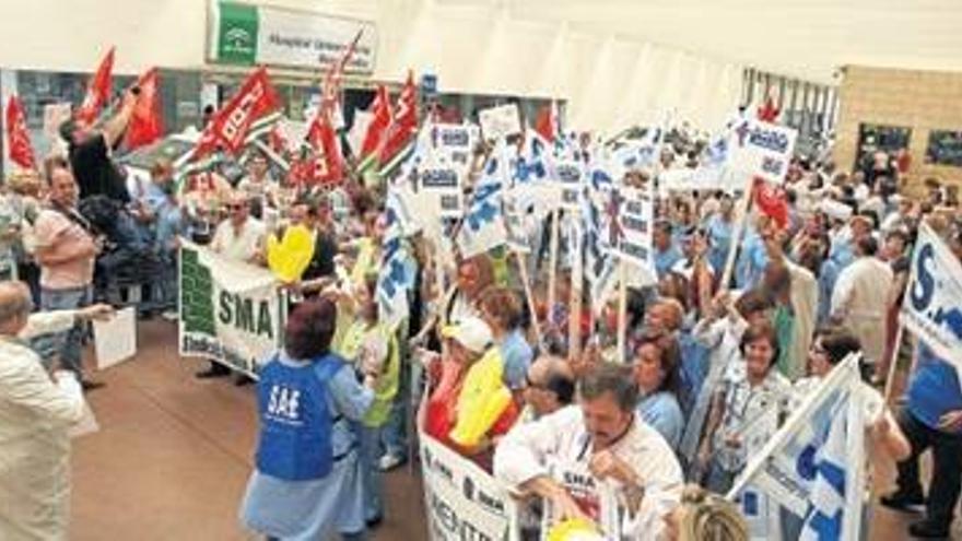 2.500 profesionales del SAS protestan contra los nuevos recortes de la Junta