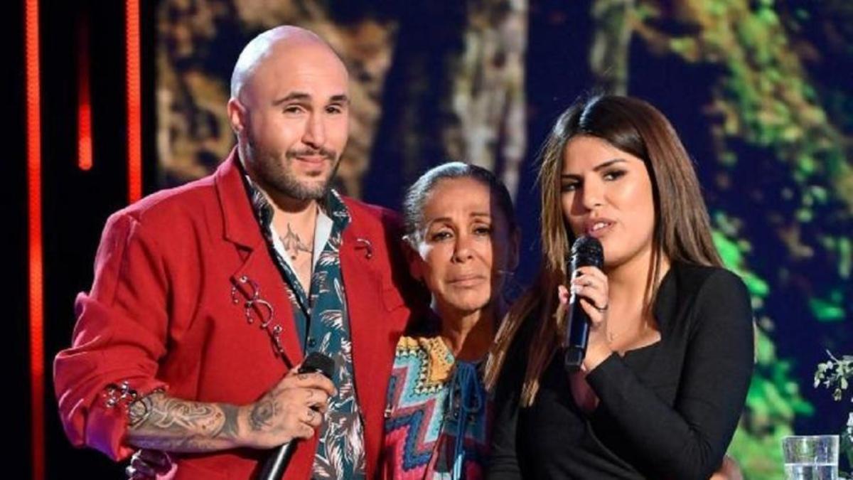 Kiko Rivera, Isabel Pantoja e Isa Pantoja en el plató de 'Supervivientes'