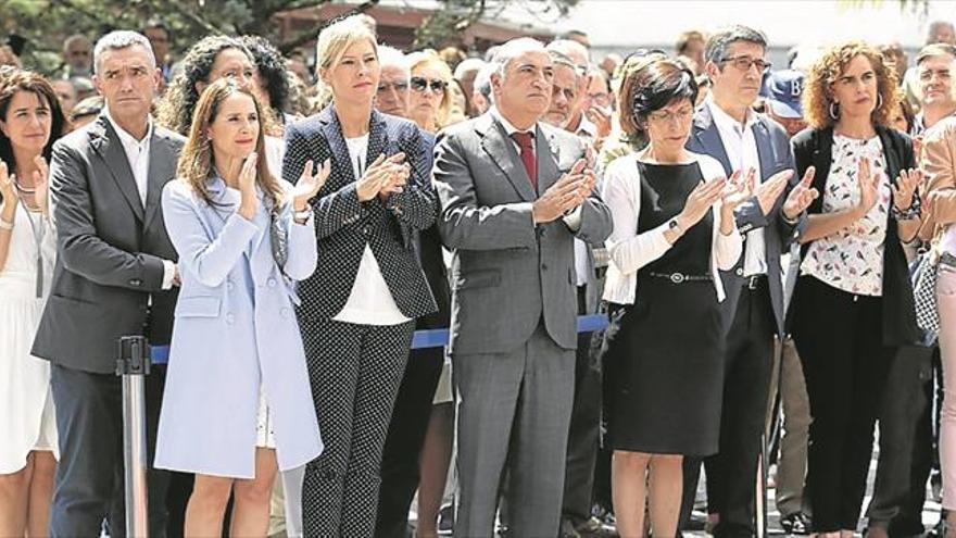 Miguel Ángel Blanco recibe el homenaje de todos los partidos