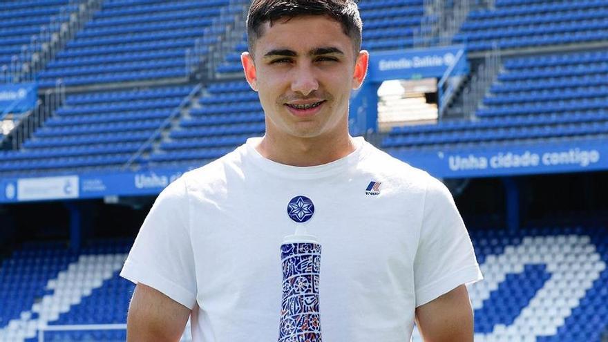 Yeremay, con el premio Estrella Galicia de la temporada del Deportivo.