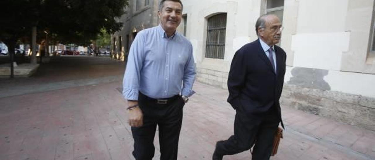 La juez investiga la compra de otros 100 contenedores al hermano de Llorens