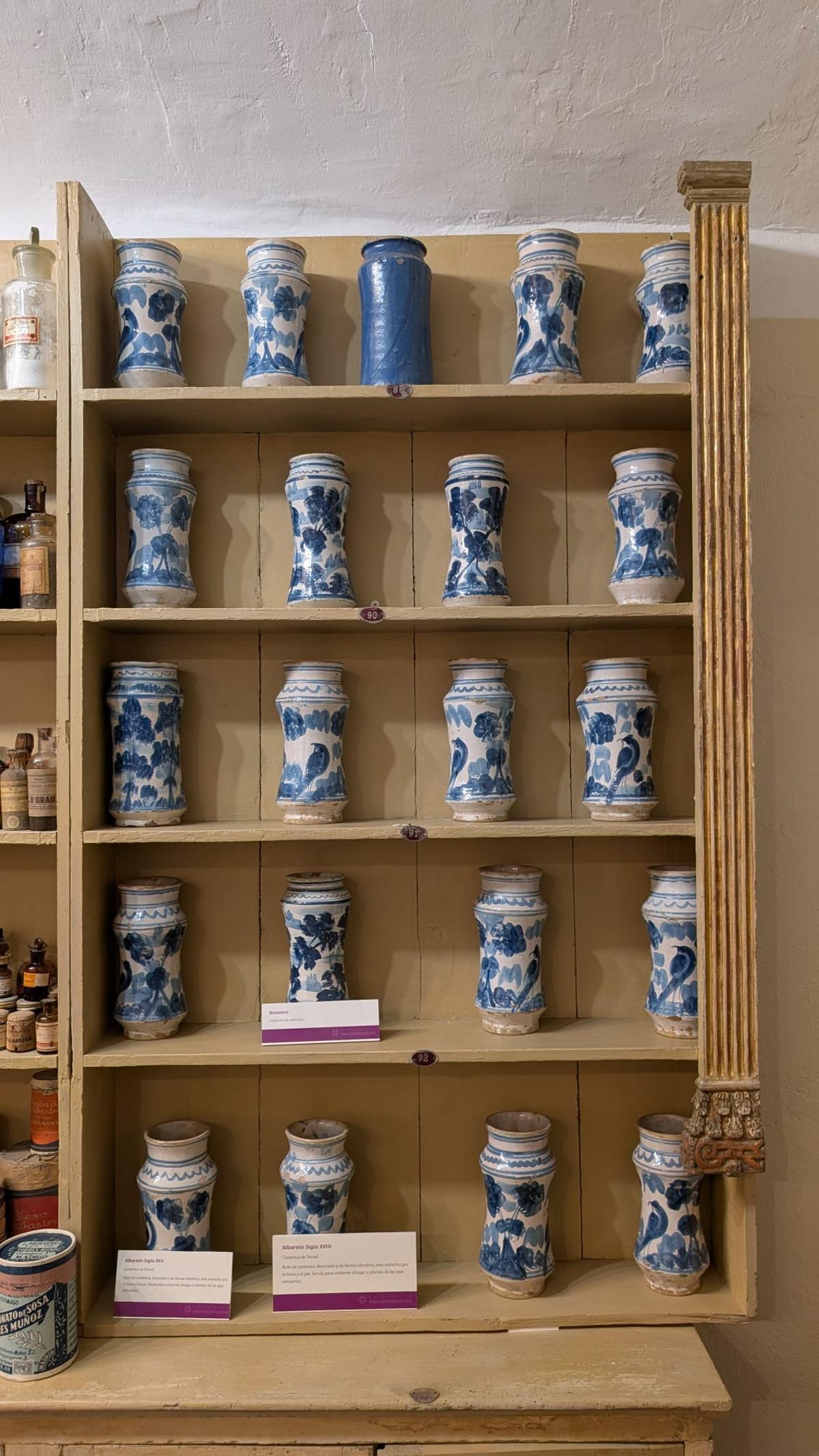 El botamen de la farmacia Mariano Giménez de Teruel.