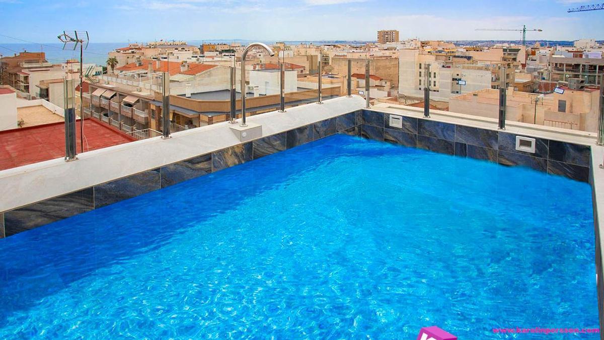 EL piso con piscina en la azotea a la venta en Torrevieja