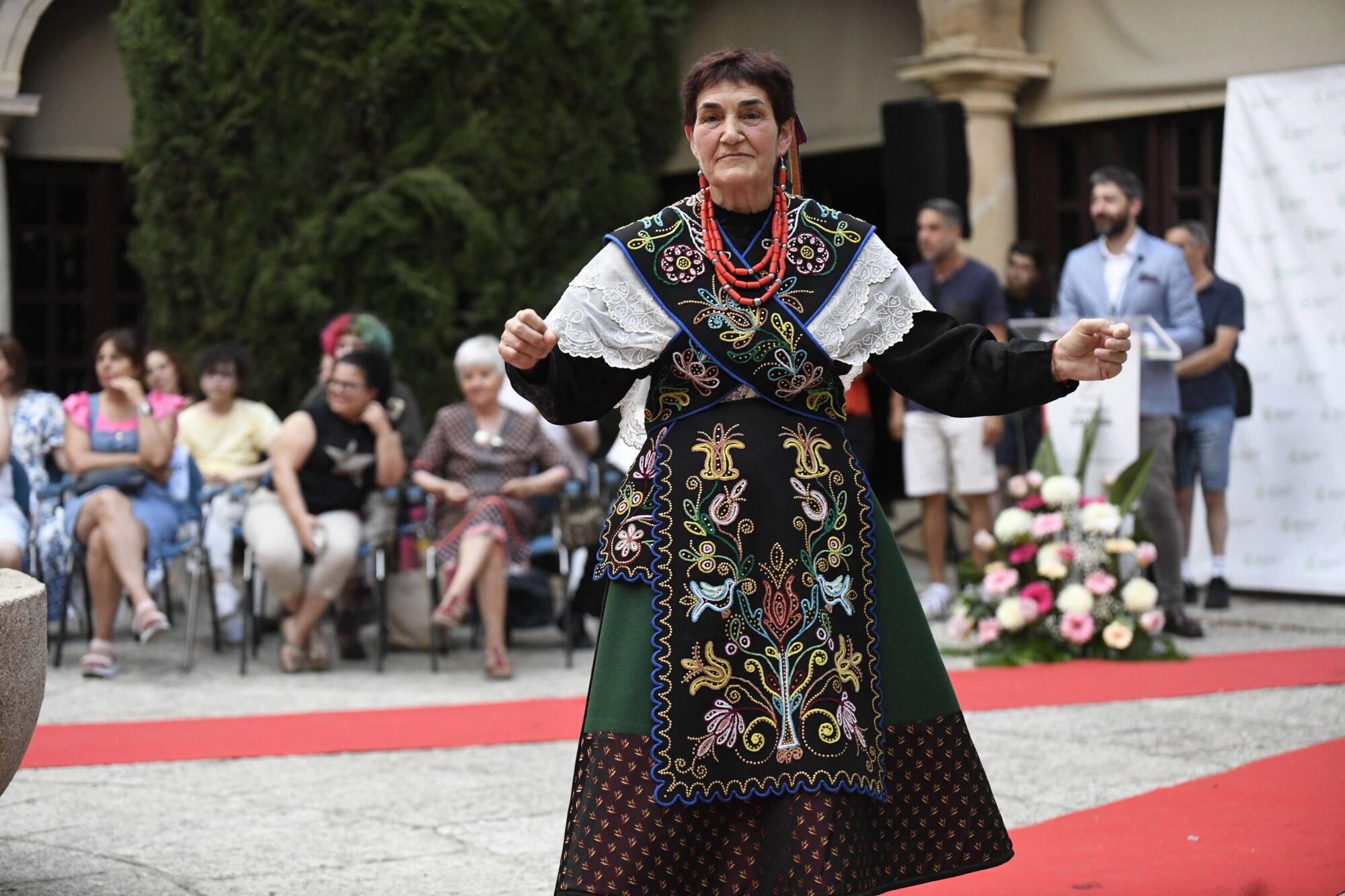 GALERÍA | Desfile por la vida: pacientes oncológicas visten trajes tradicionales de Zamora