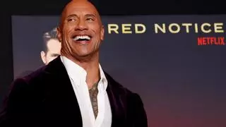 Dwayne Johnson prohíbe las armas reales en sus rodajes tras el accidente de Alec Baldwin