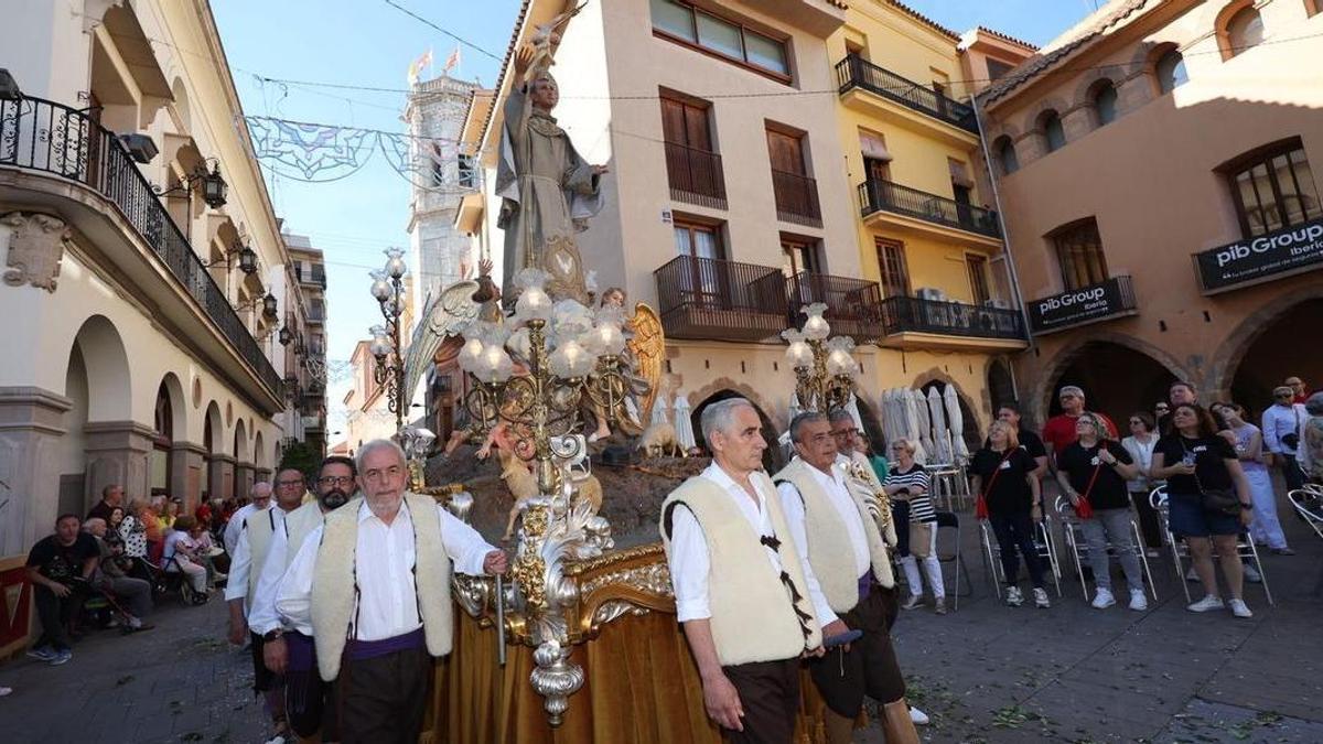 El Cosell Rector de Festes ha aprobado adelantar las fiestas de Sant Pasqual del 2027, que se alargarán un día más y acabarán el lunes, 17 de mayo, con los actos dedicados al patrón.