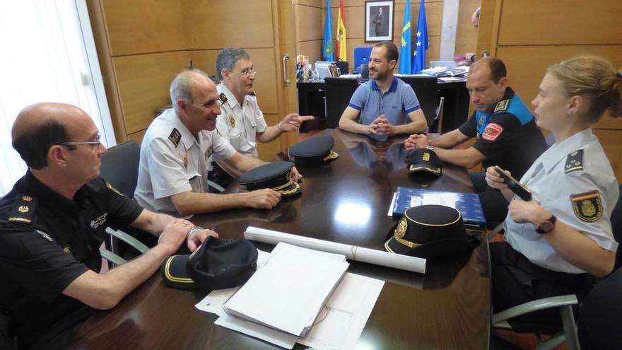 Miguel Ángel Marcos, Anselmo de la Riva, Juan Jesús Herranz, Ángel García, José Enrique Fernández y Rosa Rodríguez.