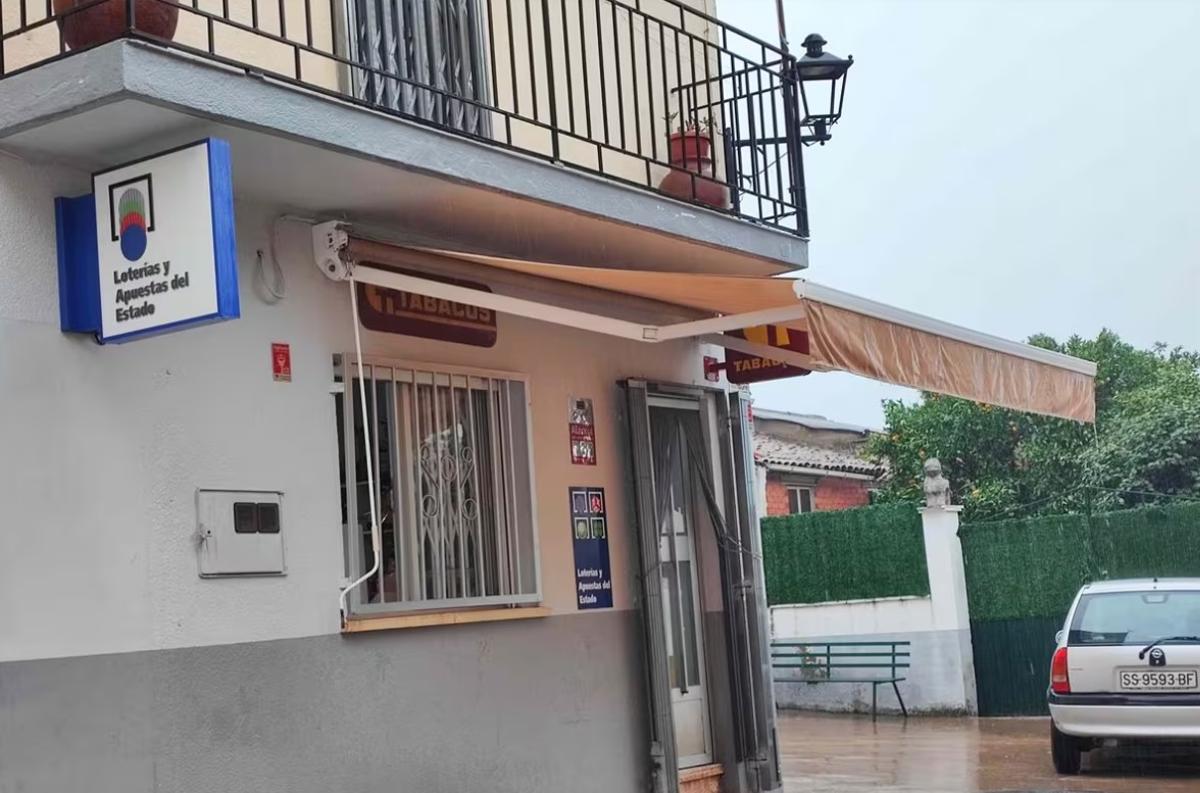 Despacho receptor de loterías en Perales del Puerto.