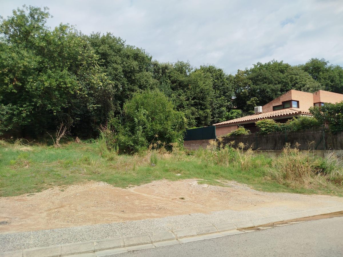 Una casa del sector de Mas Jardí, a tocar dels arbres.