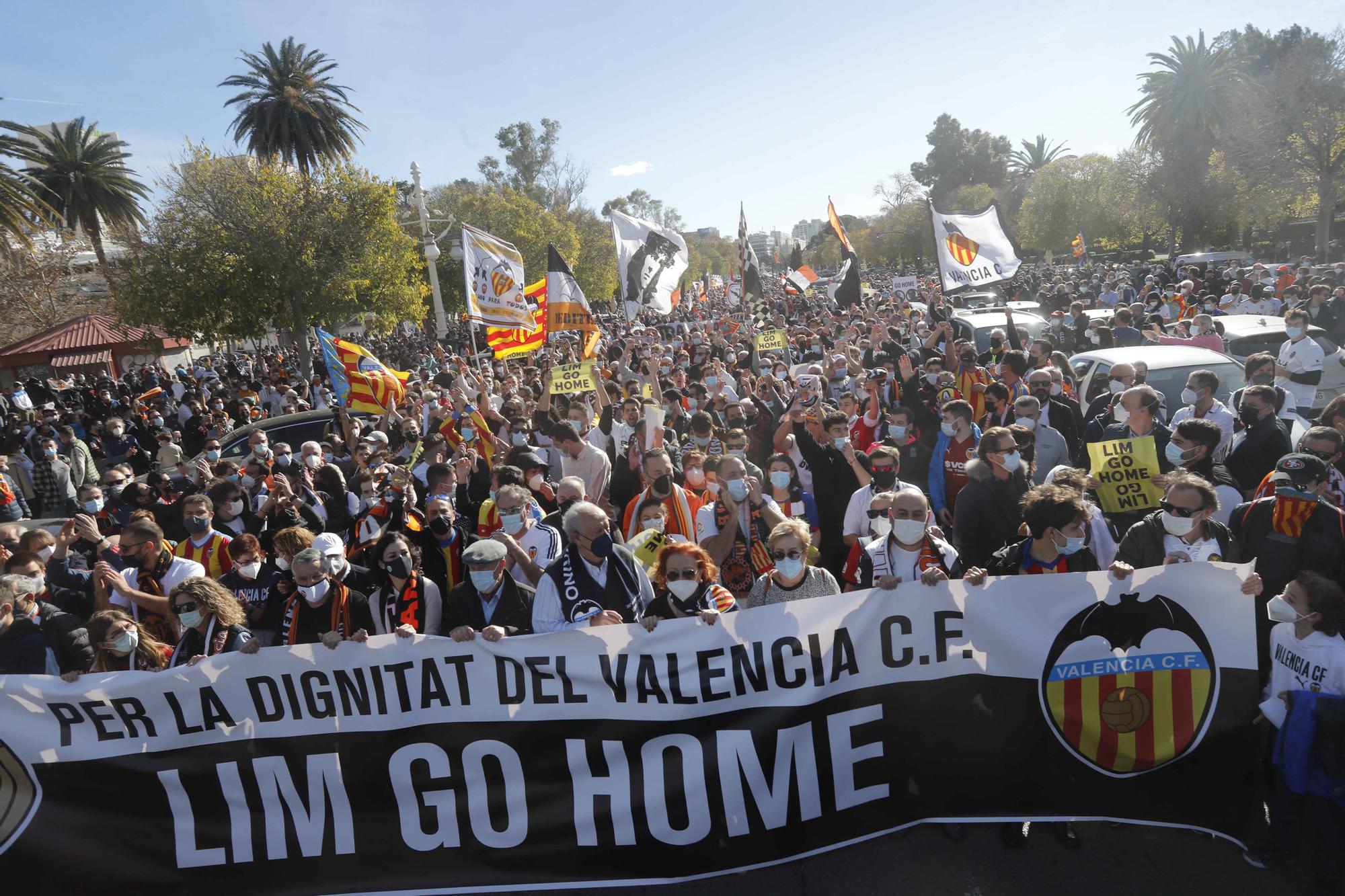 Manifestación contra Peter Lim