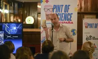 Taberna Nasa estrena el festival de ciencia «Pint of Science» en Pontevedra