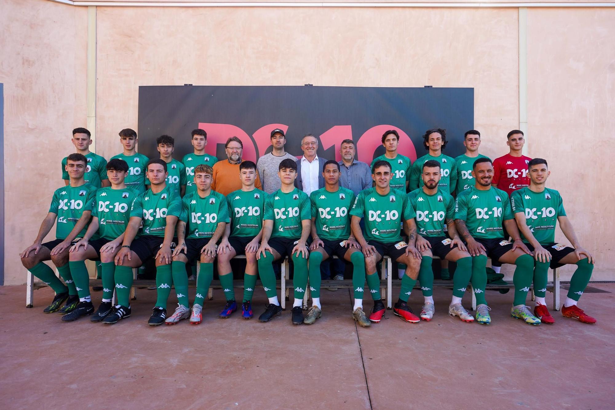 Mira las imágenes de la felicitación de Navidad del equipo de fútbol de Sant Jordi