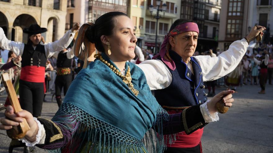 El día en imágenes: Zamora se mueve al ritmo de la fiesta callejera