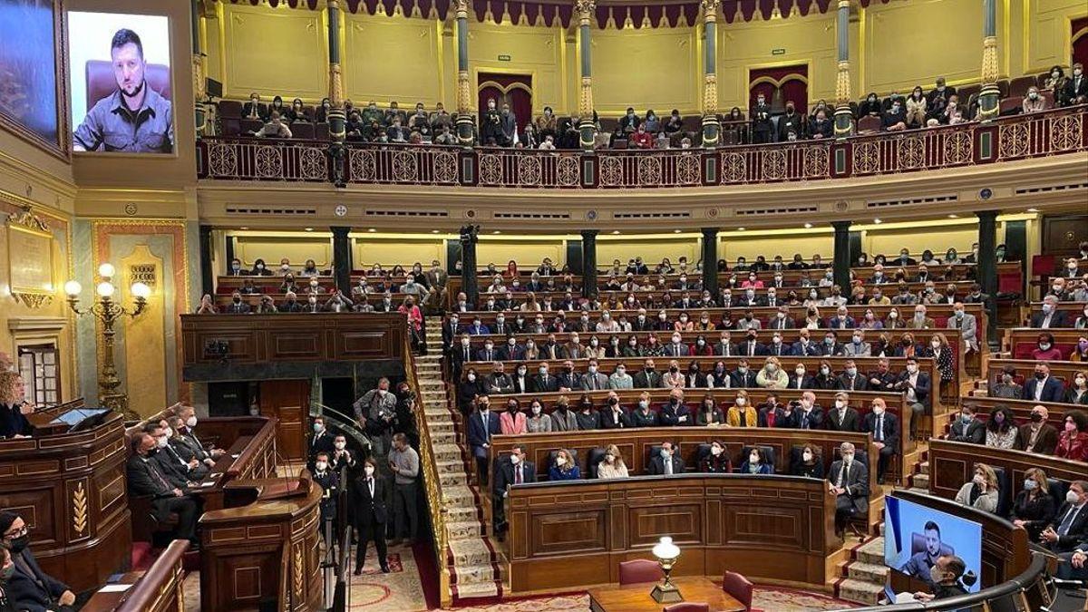 Zelennsky compareciendo en el Congreso