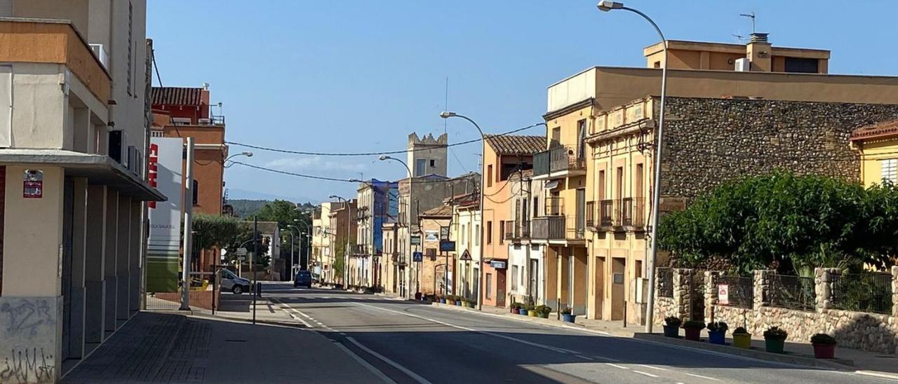 La carretera N-II, en el seu pas per Bàscara, aquest cap de setmana, amb pocs vehicles | JENNI MORENO