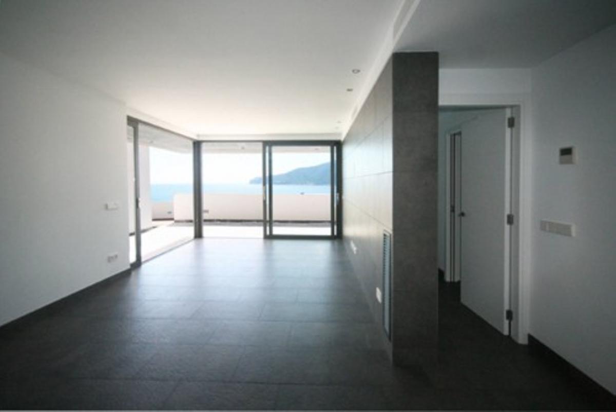 Espectacular casa plurifamiliar con solarium y piscina.